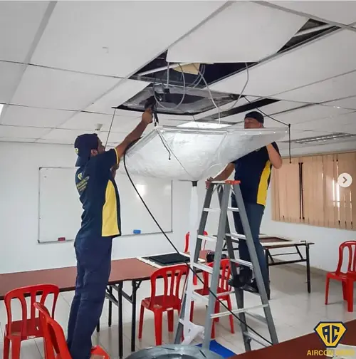Cucian mendalam unit AC semasa lawatan servis aircond — Aircon Hero